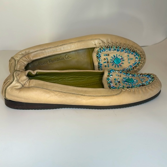 SOUTHWEST MOCCASIN CO. Cream Beige and Turquoise Moccasin Size 10 - Picture 5 of 10